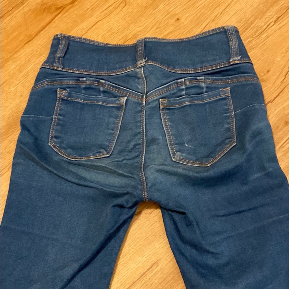 Classic Blue Cropped Ankle Jeans with Rolled Cuffs - Picture 15 of 17